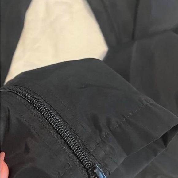 Brandy Melville track pants with zipper. lightweight and breathable. One size - Picture 2 of 6